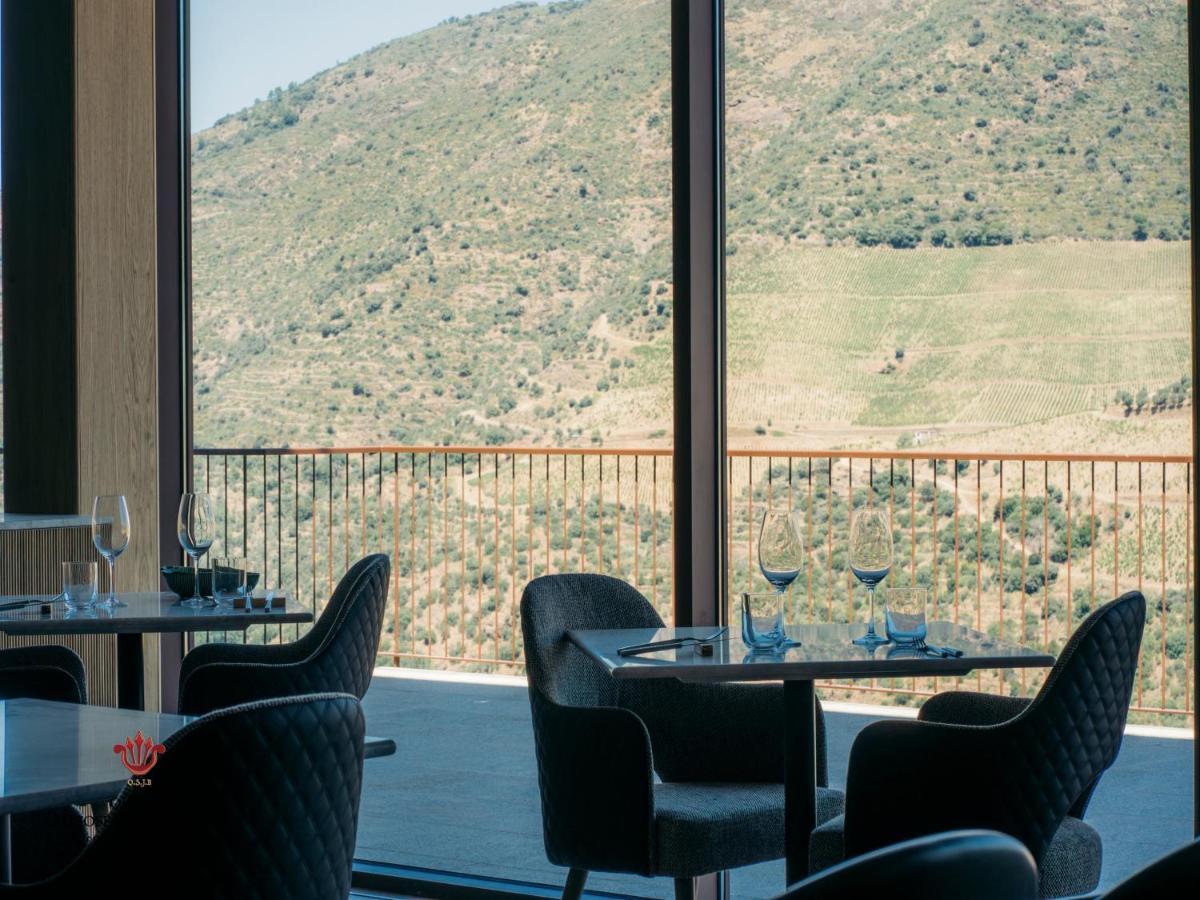 Uma vista geral da montanha ou uma vista da montanha a partir do hotel