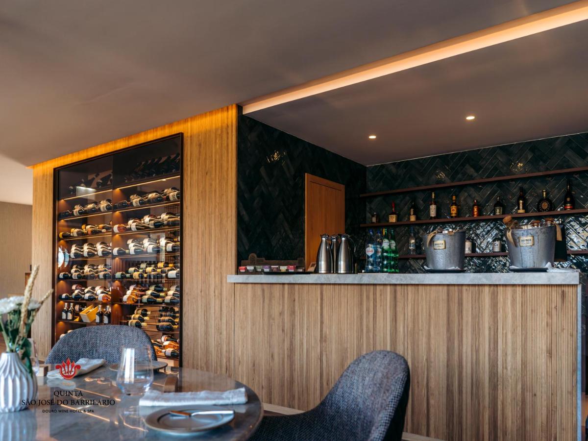 A área de bar ou lounge em Barrilario Douro Wine Hotel e Spa - Quinta São Jose do Barrilario