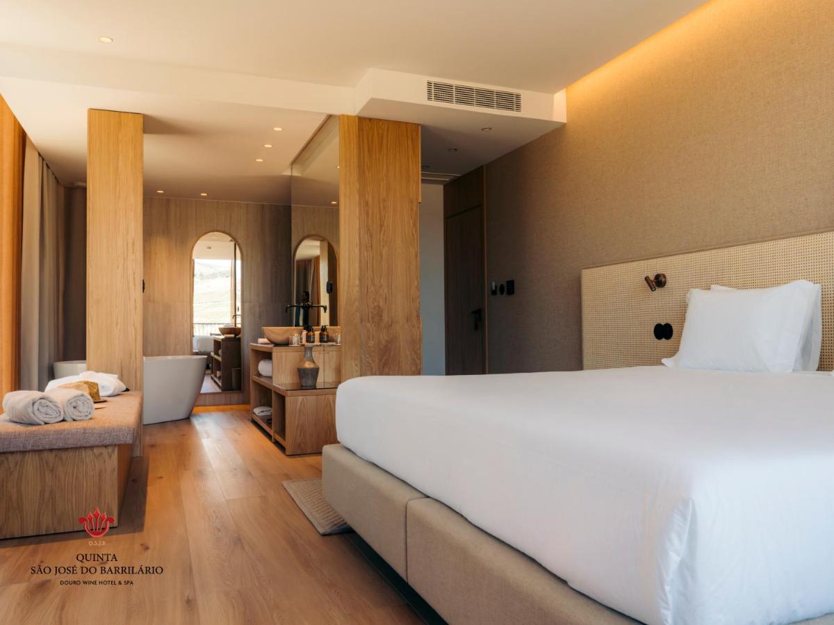Uma cama ou camas num quarto em Barrilario Douro Wine Hotel e Spa - Quinta São Jose do Barrilario