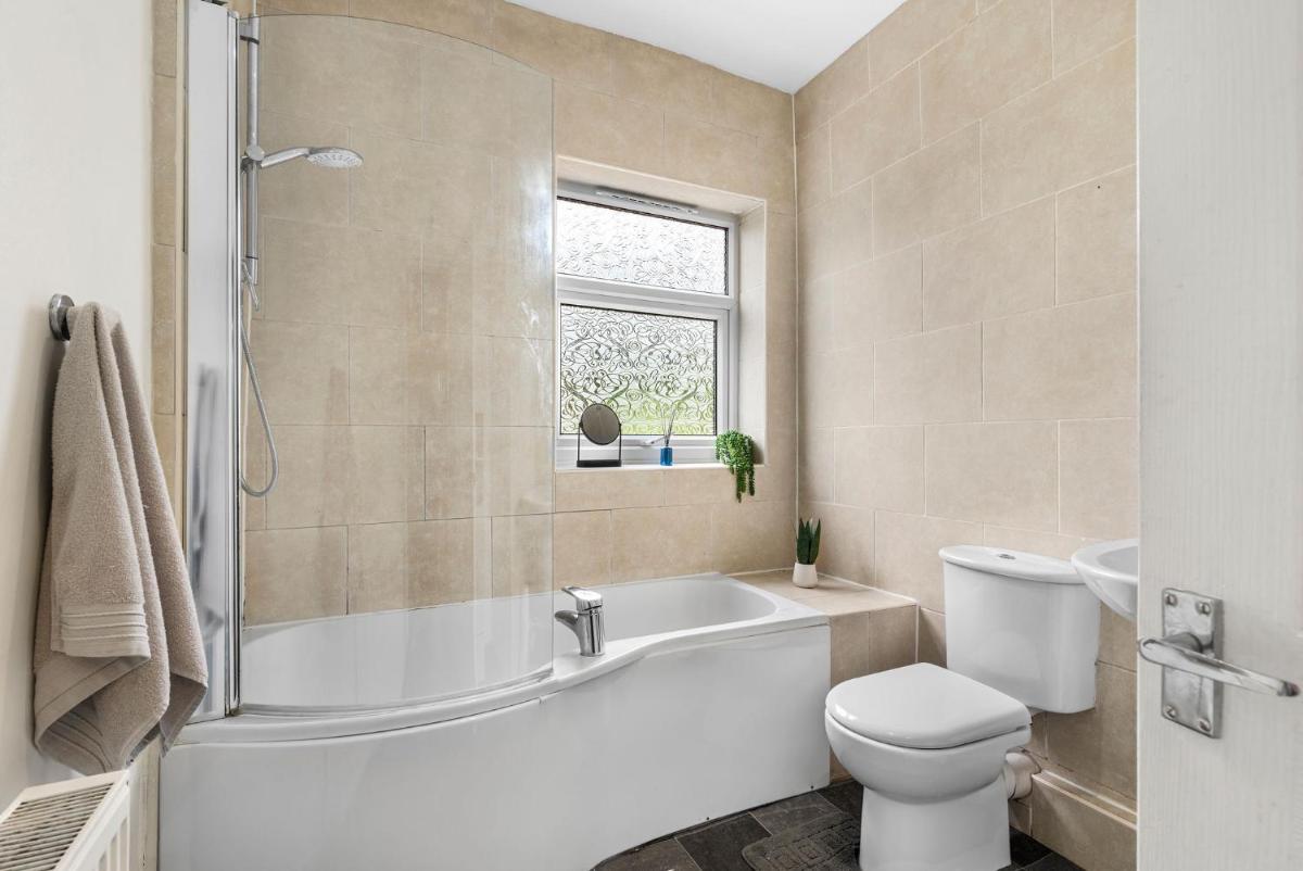 HILLTOP PLACE SUITES near MEADOWHALL - Hizvo