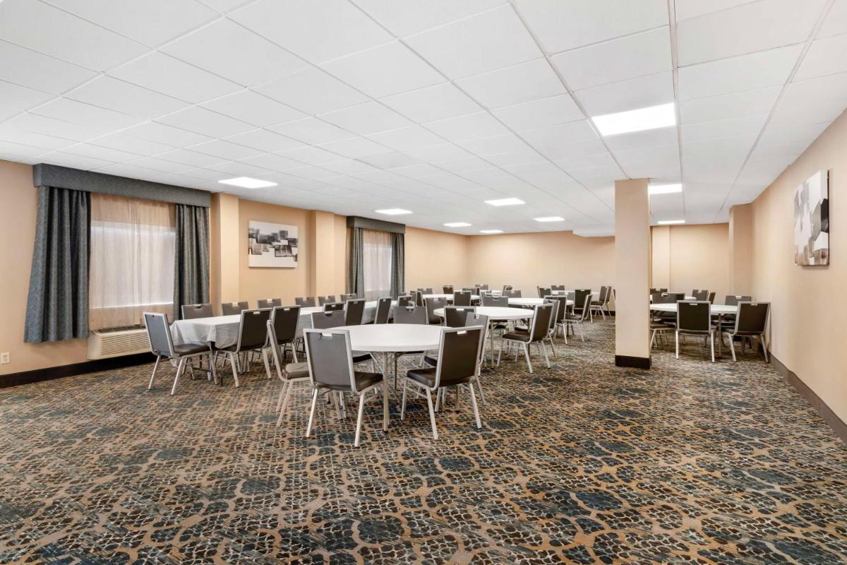 Best Western Plus Landmark Inn - Housity