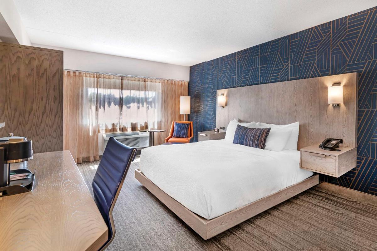 Best Western Plus Landmark Inn - Housity