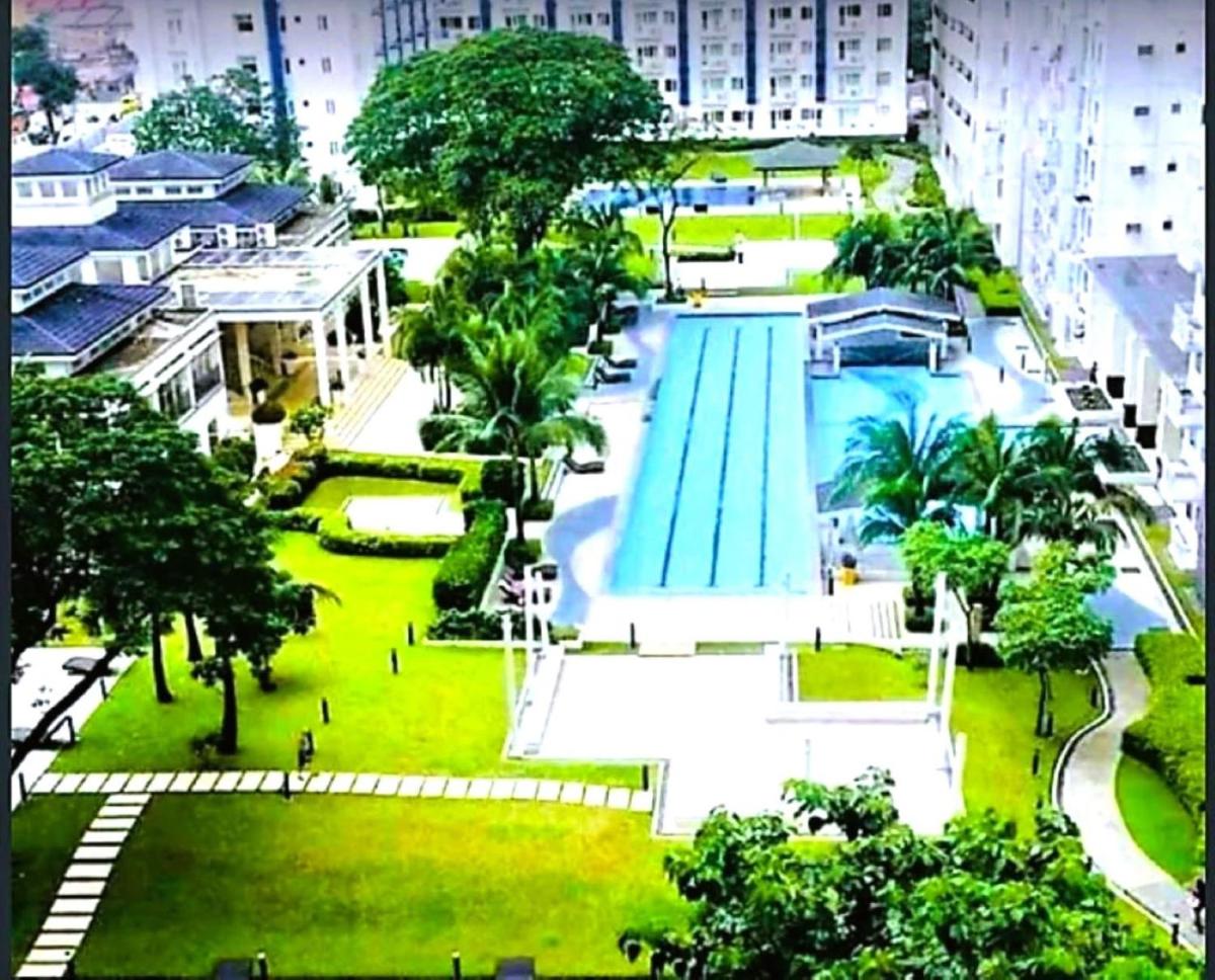 STAYCATION AT SHOPPING DISTRICT Grass Residences QC MANILA - Housity