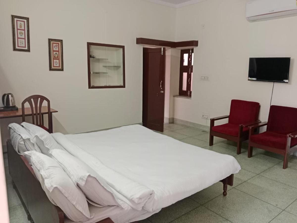 Hotel Gajendra Niwas Sun City - Housity