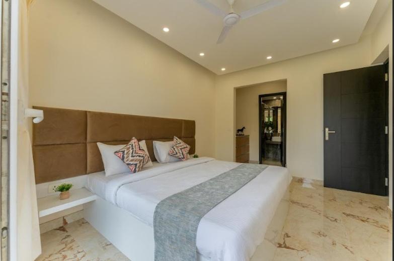 Luxury Apartments near Candolim Beach with Swimming Pool - Housity