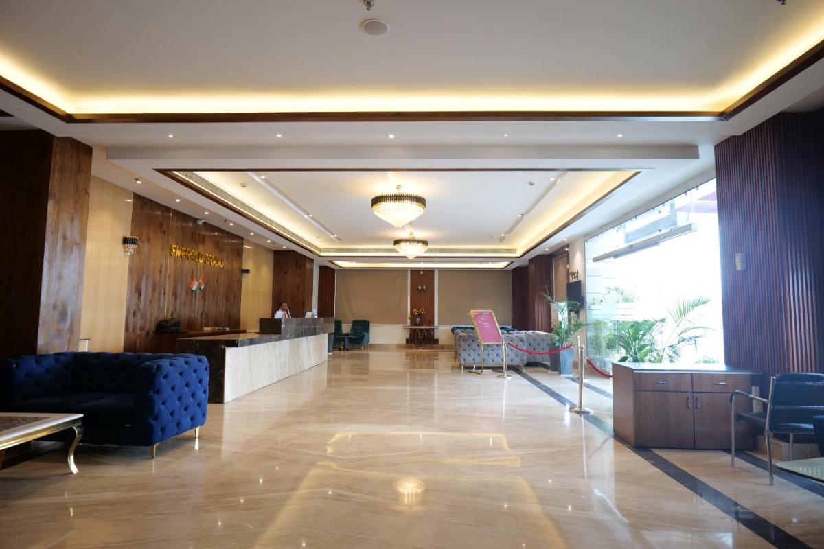 The Emerald Grand - Housity