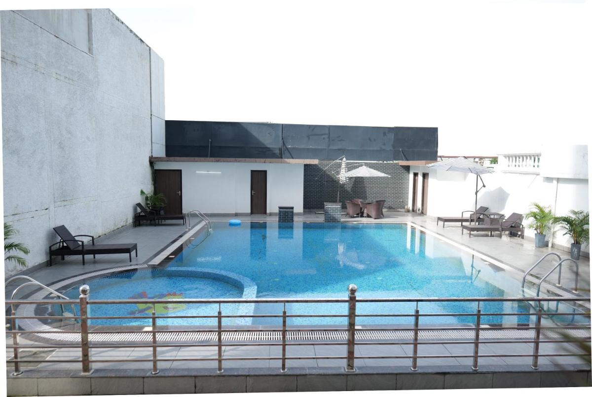 The Emerald Grand - Housity