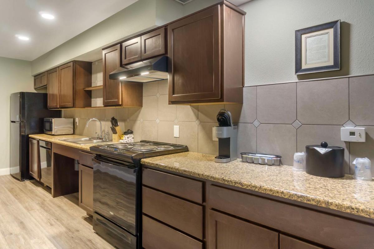 Best Western Plus Ahtanum Inn - Housity
