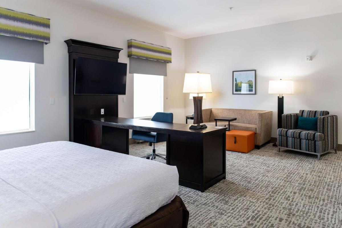 Hampton Inn & Suites Effingham - Housity