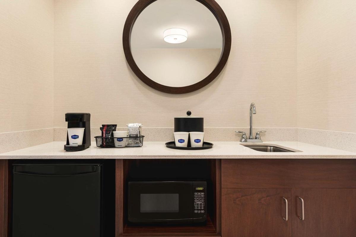 Hampton Inn & Suites Pittsburgh Waterfront West Homestead - Housity