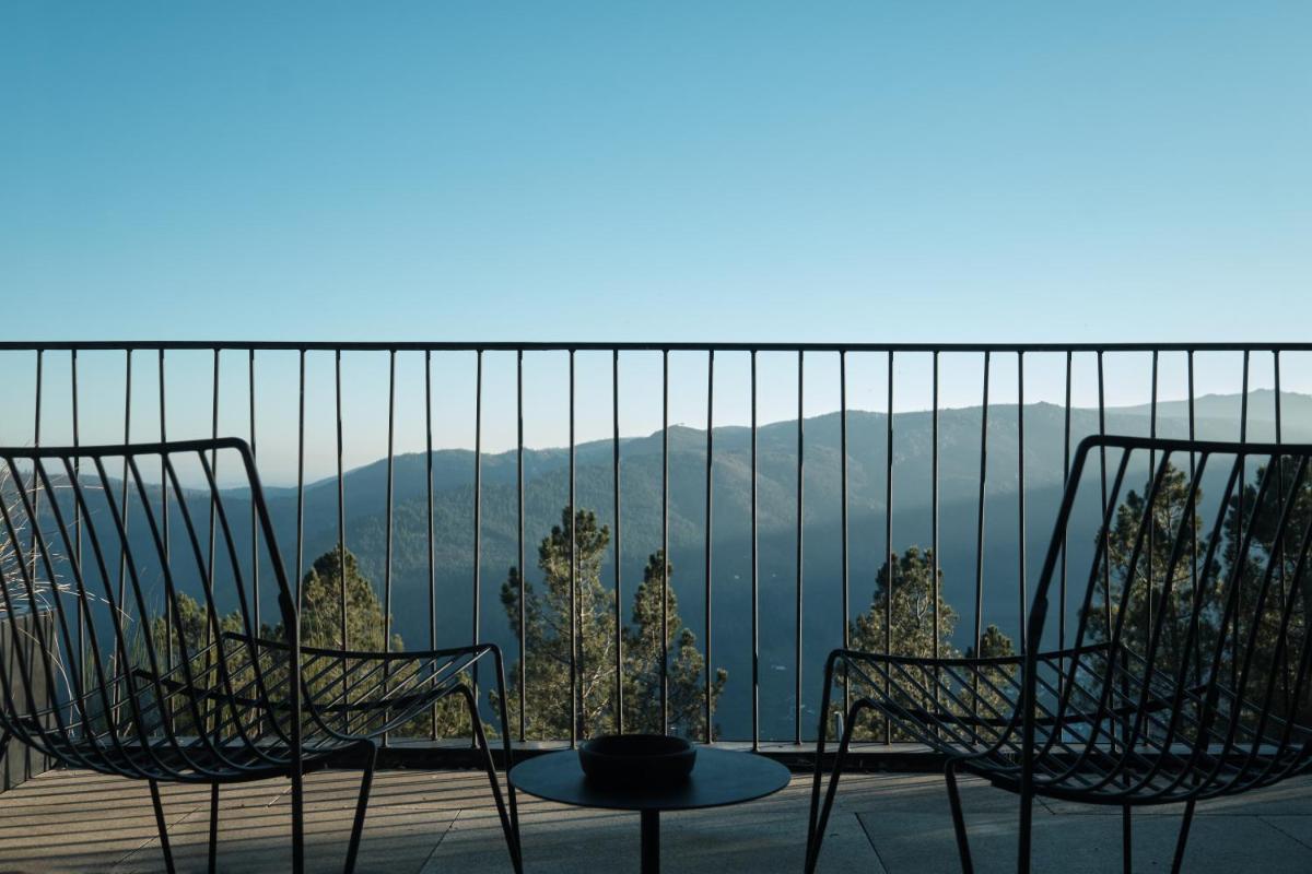 Uma vista geral da montanha ou uma vista da montanha a partir do hotel