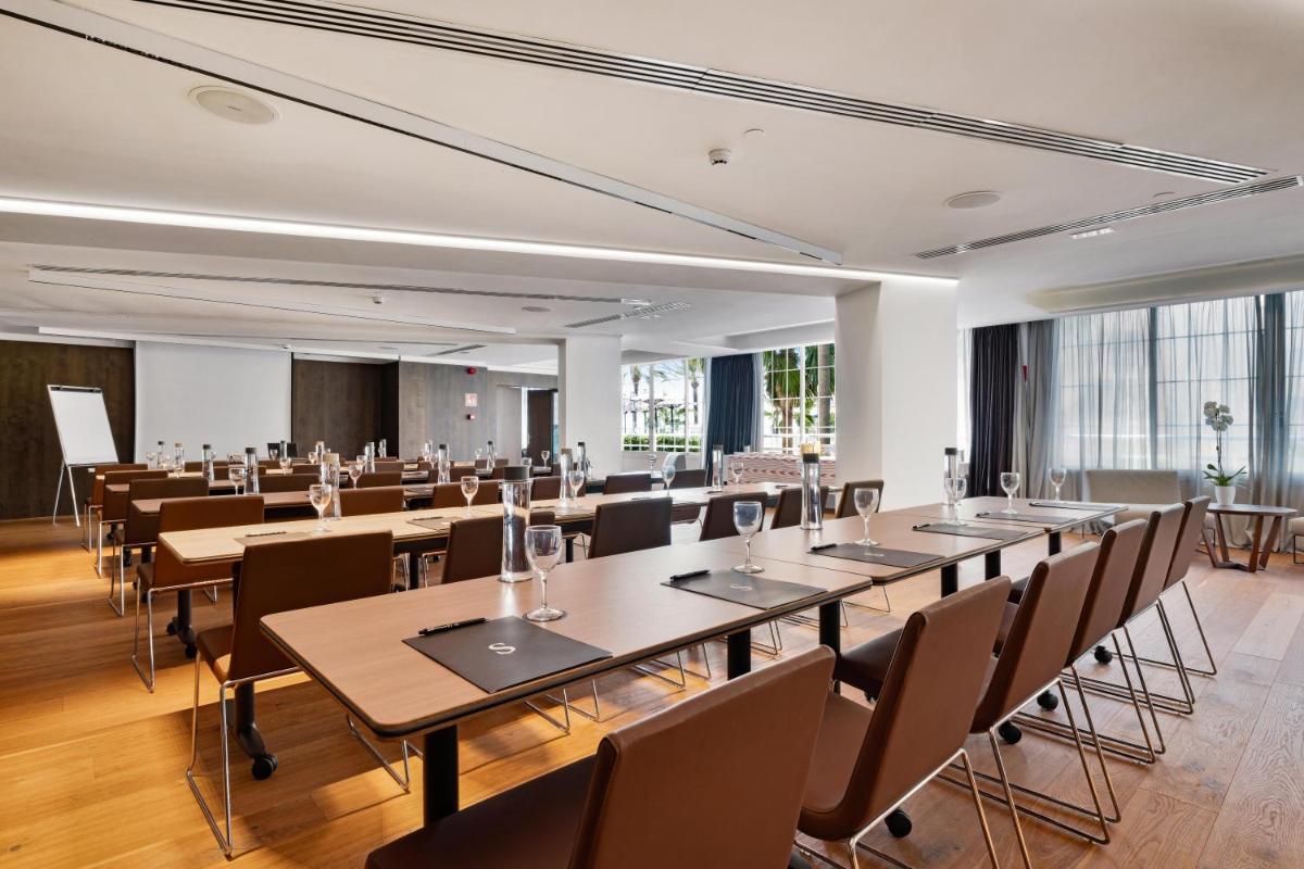 Zona business o sala de conferencias en Pure Salt Garonda - Adults Only