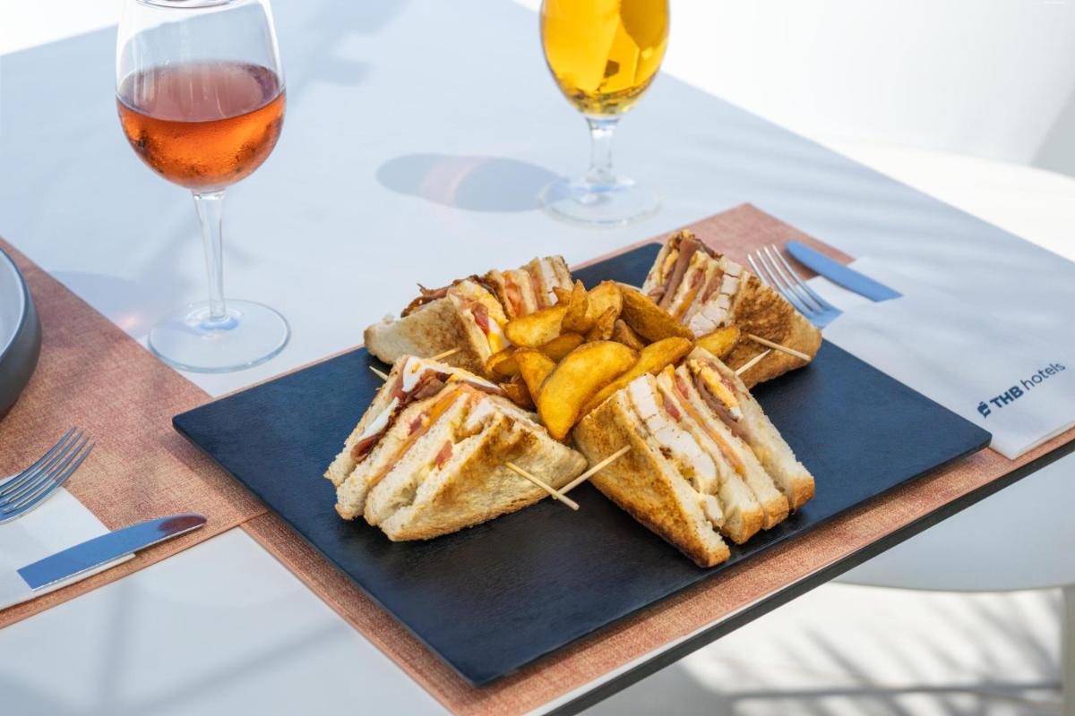 Comida en o cerca de este hotel