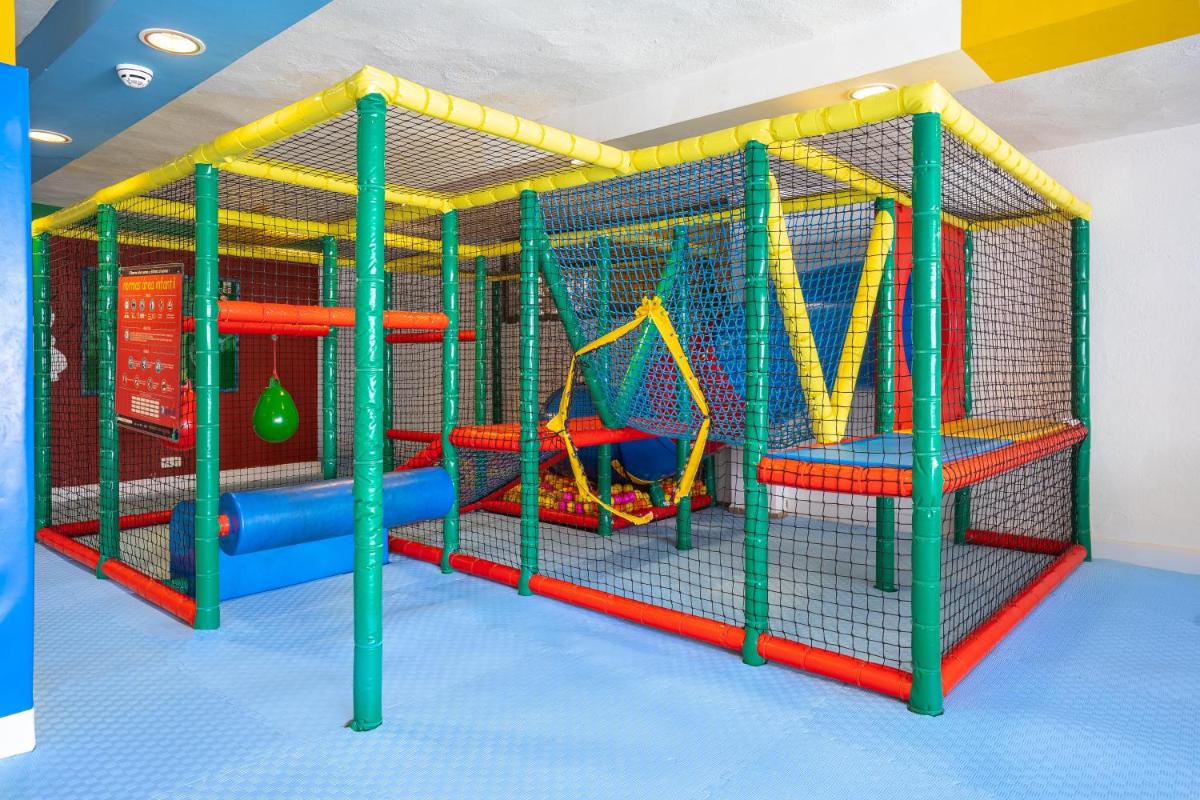 Zona de juegos infantil en THB Guya Playa