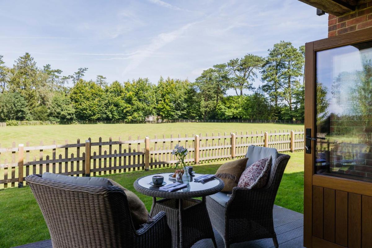 The Jack Russell - Housity