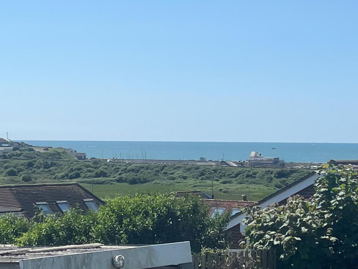 Spacious Studio Cabin with Sea/ Downs views Sole Use of HotTub in Seaford - Housity