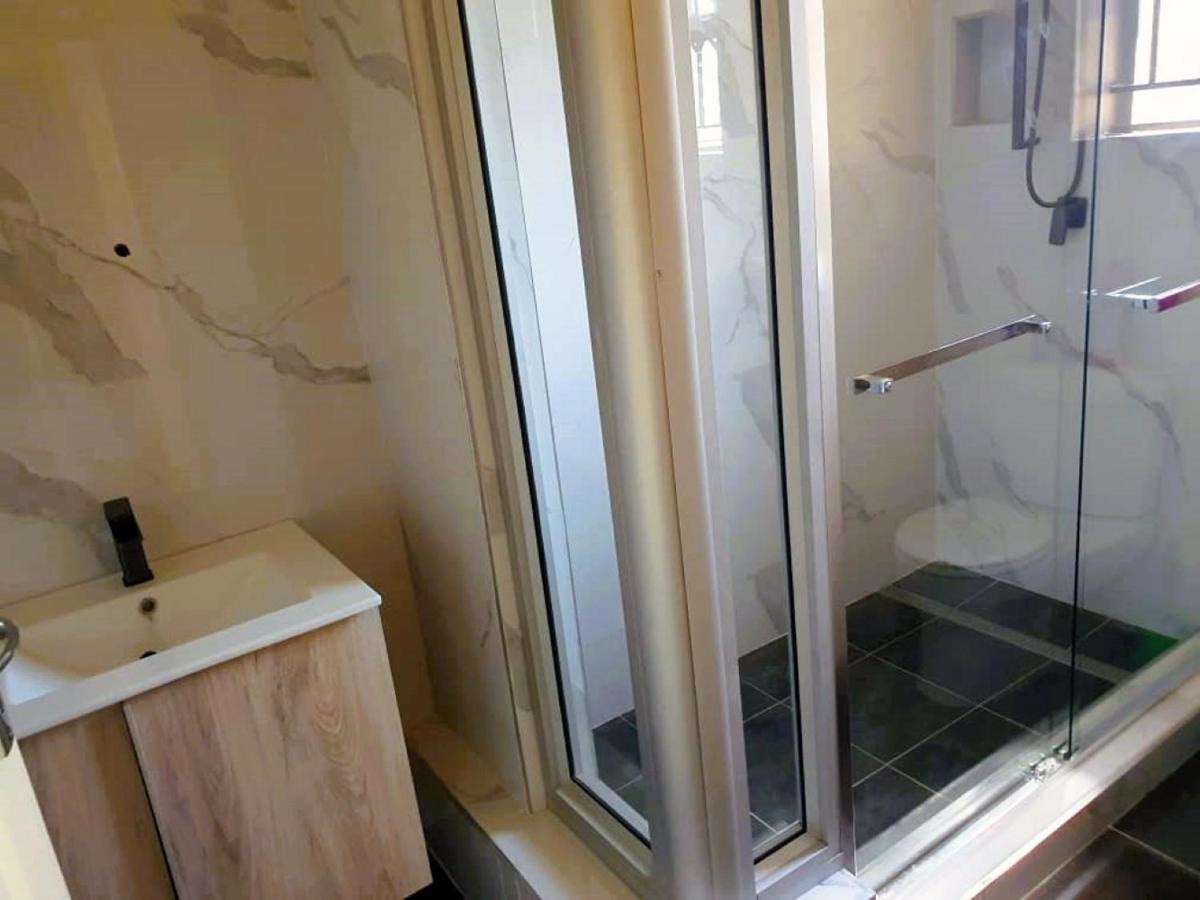 Grey Oak Holiday House - Housity