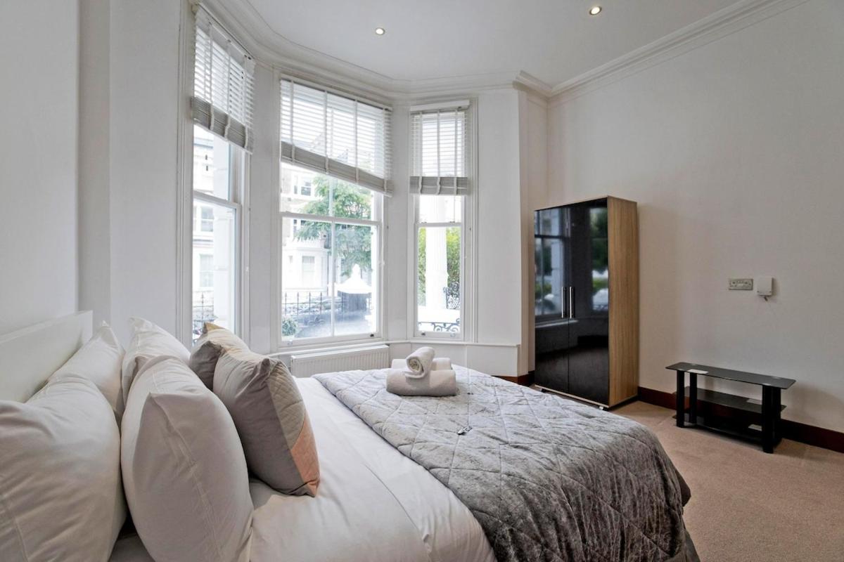 Suitetrails - Spacious 2 bed flat with garden near Kensington
