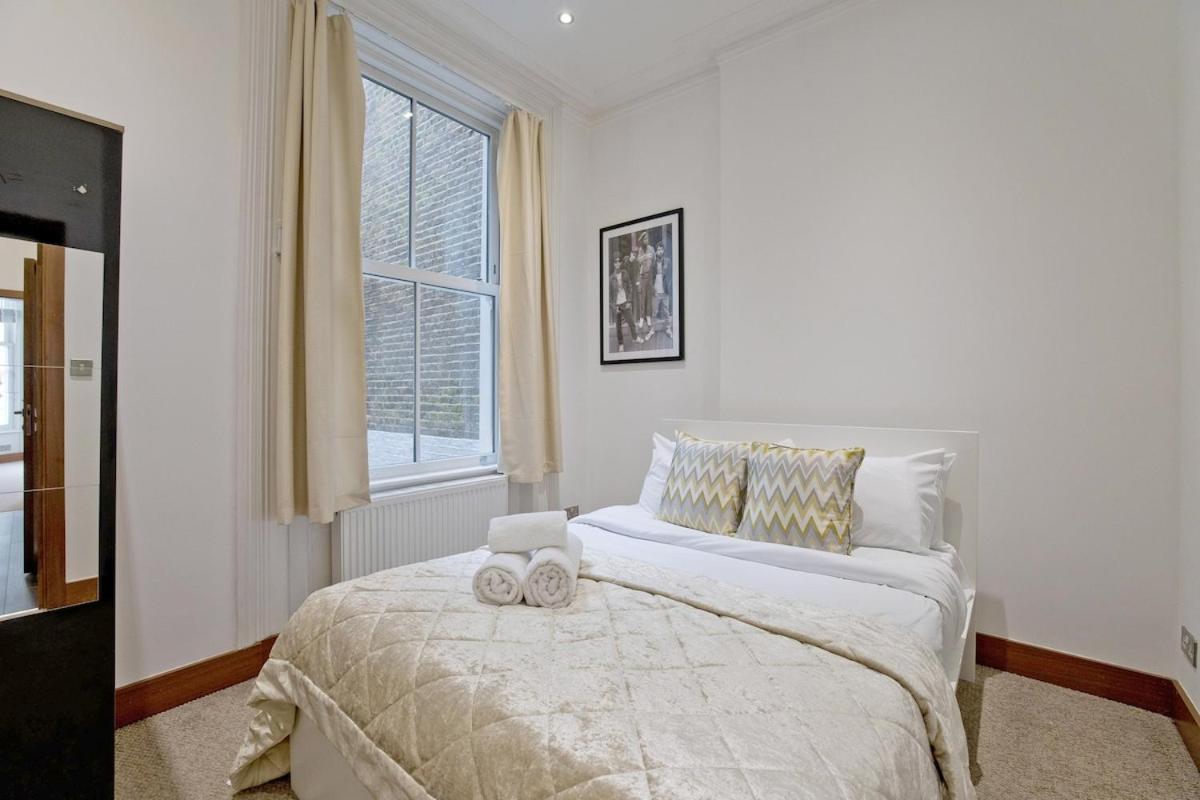 Suitetrails - Spacious 2 bed flat with garden near Kensington
