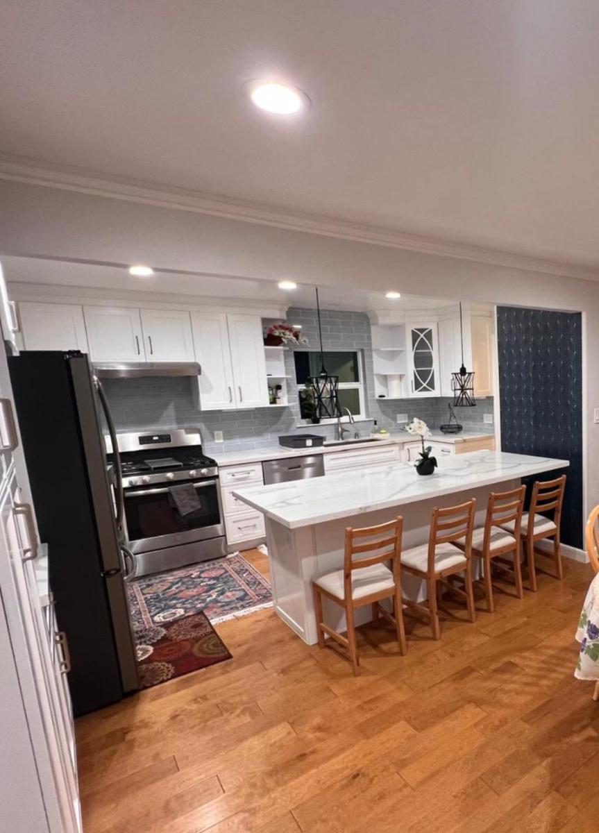 5 bedroom house in prestigious neighborhood! - Housity