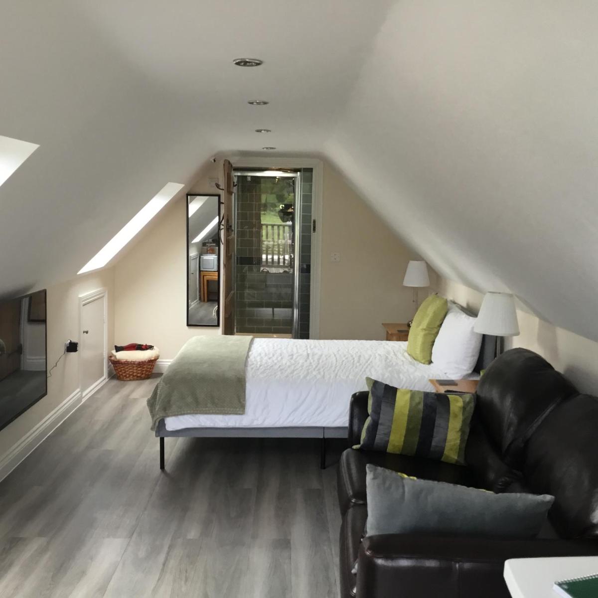 Oaks Barn - Housity