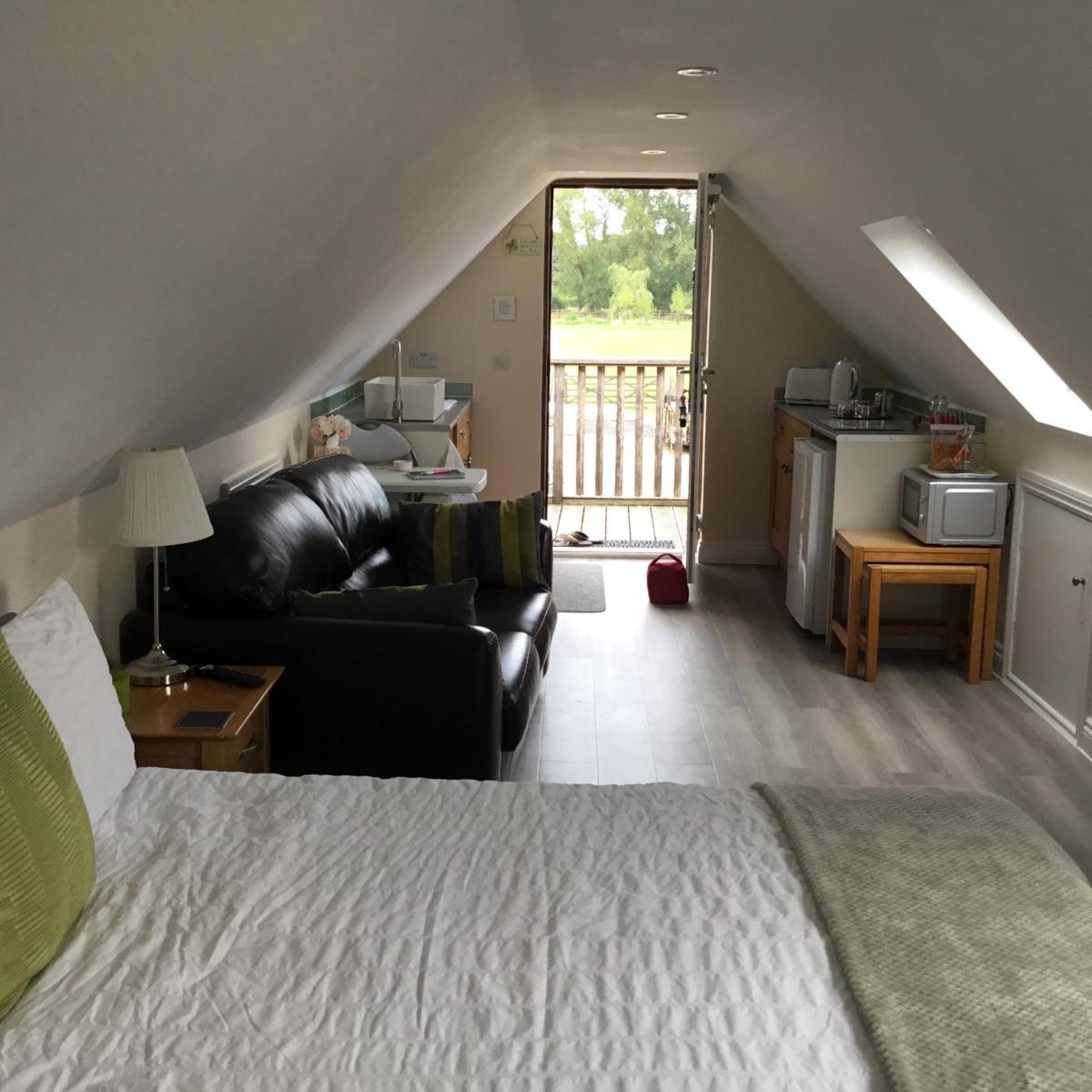 Oaks Barn - Housity