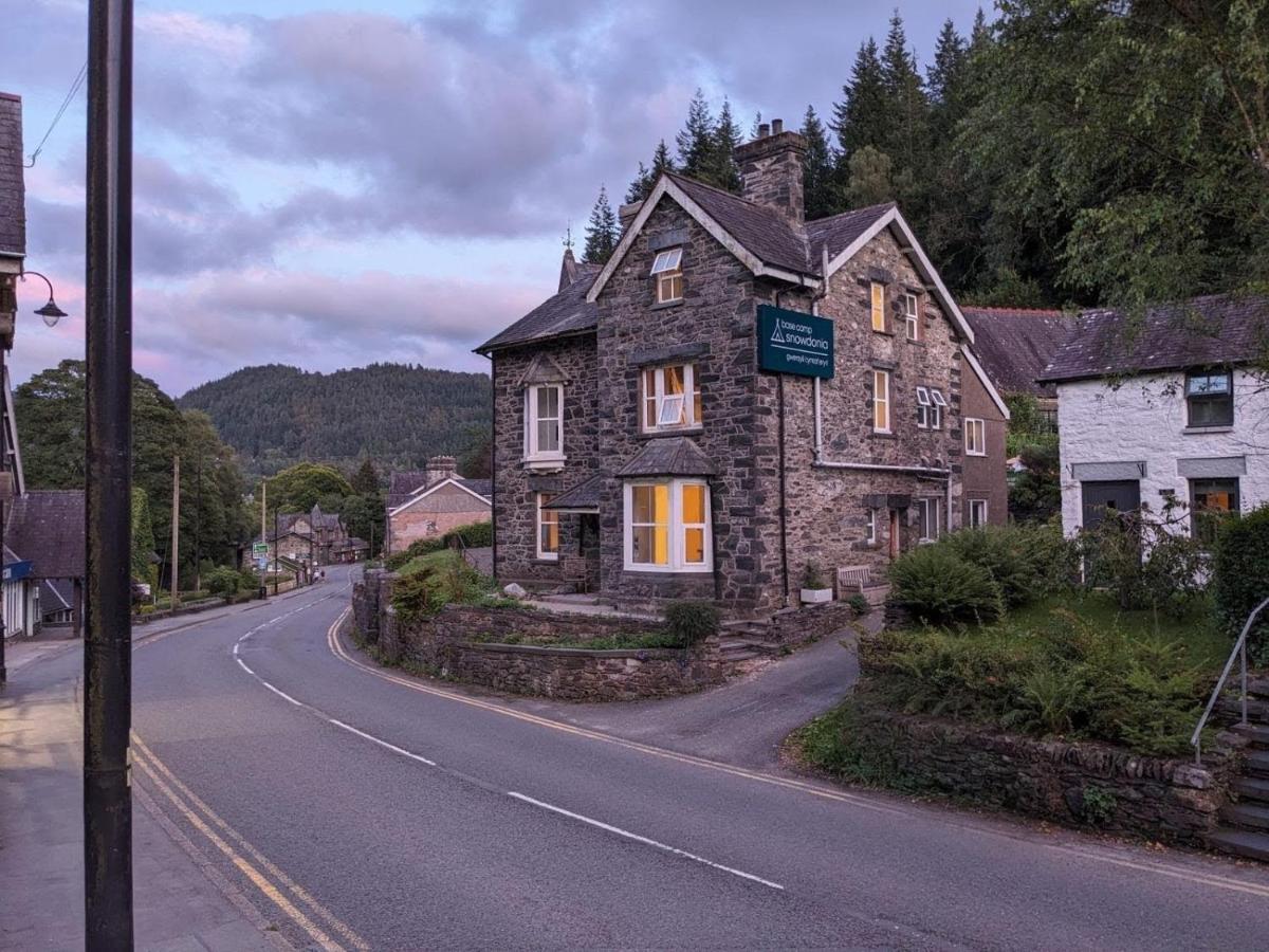Base Camp Snowdonia, Gwersyll Cyntaf Eryri - Housity