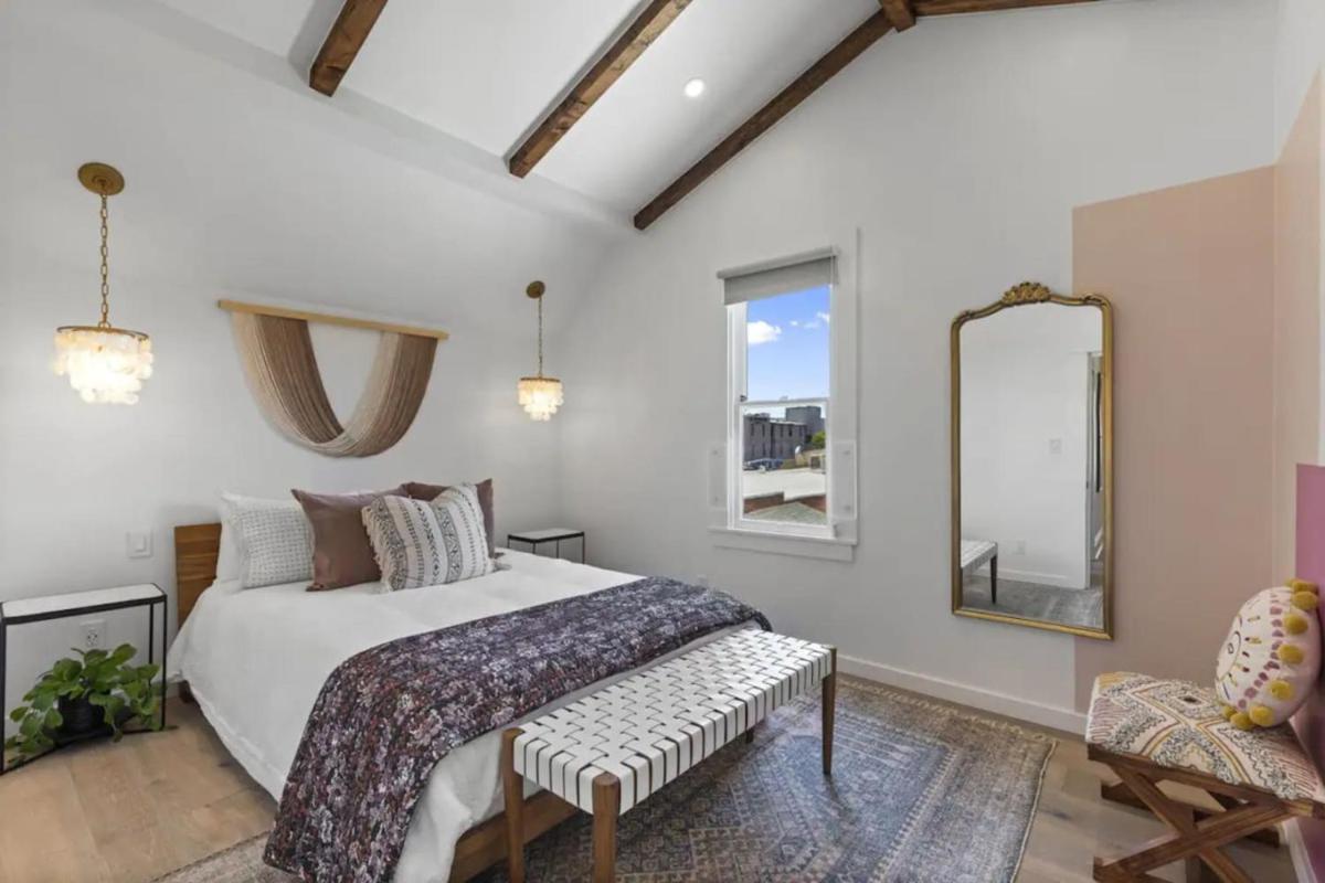 4BD Home in the Heart of Little Italy - Housity