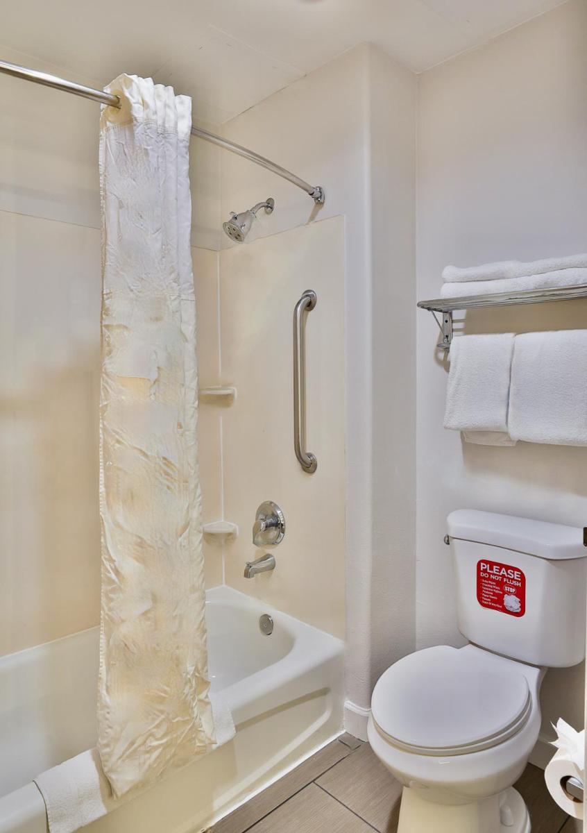 Baymont by Wyndham Tucson Airport - Housity