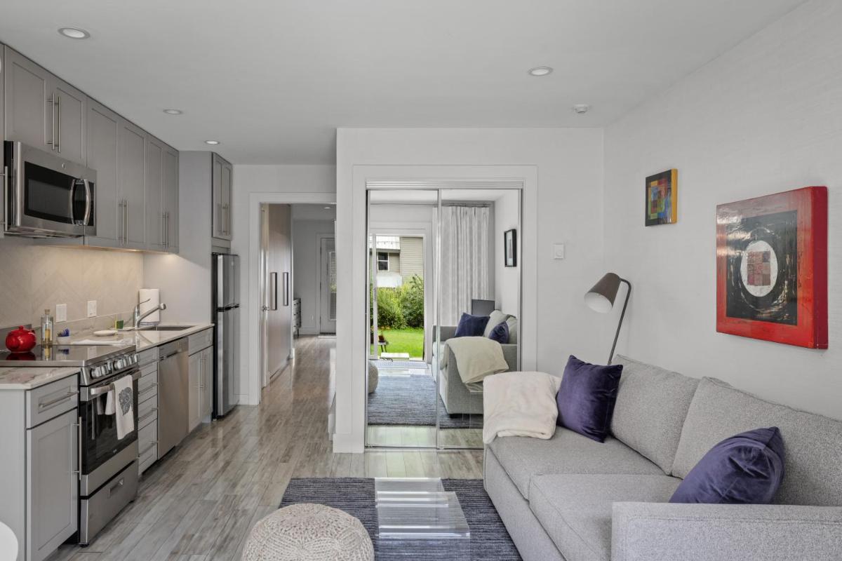 Riverside Retreat at Viking Lodge - location! - Housity