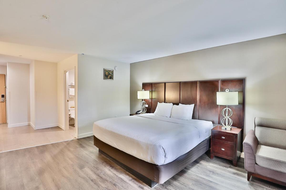 Baymont by Wyndham Tucson Airport - Housity