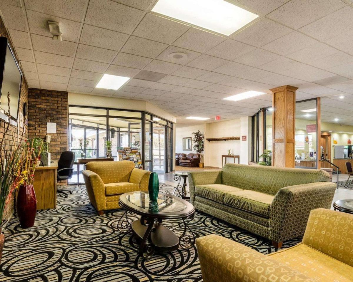 Quality Inn Liberal - Housity