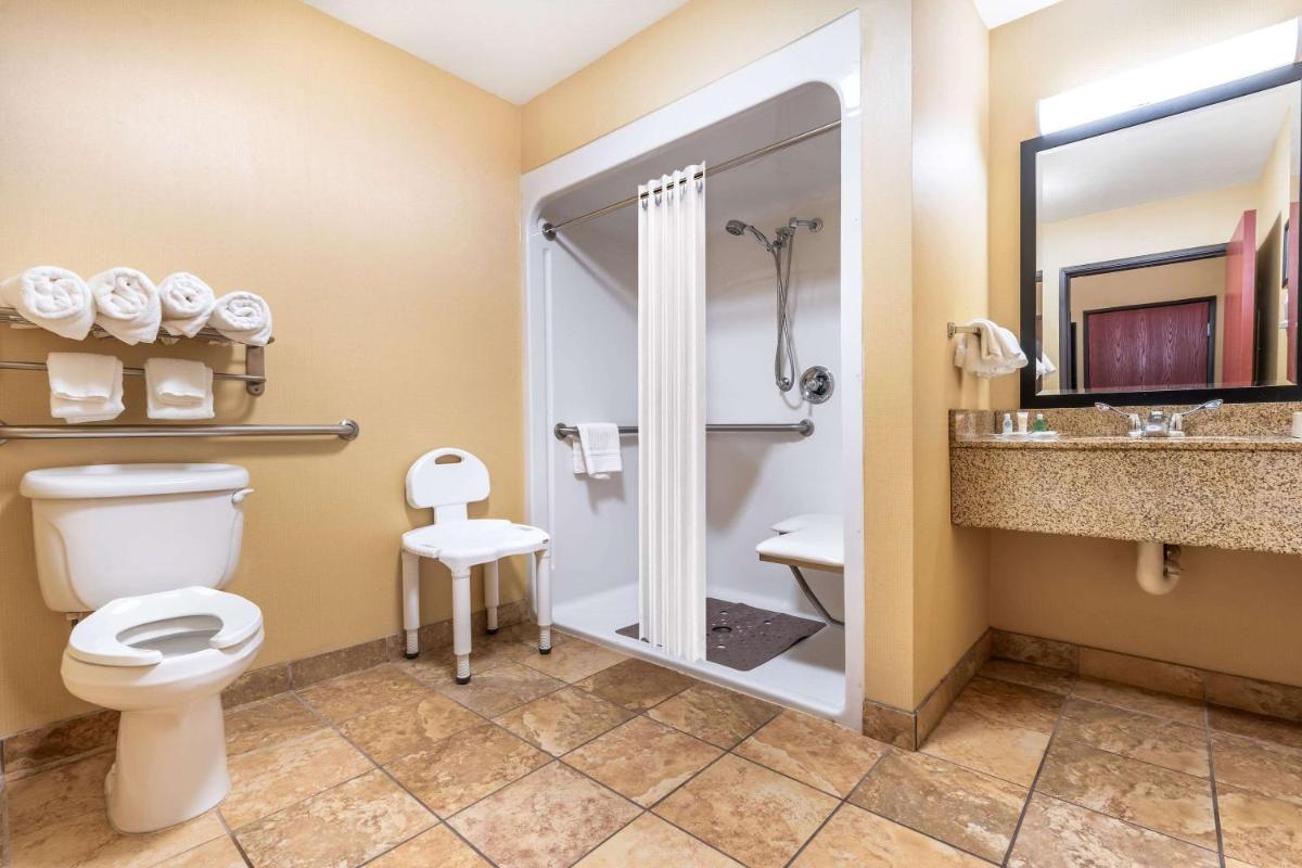 Comfort Suites Gallup East Route 66 and I-40 - Housity