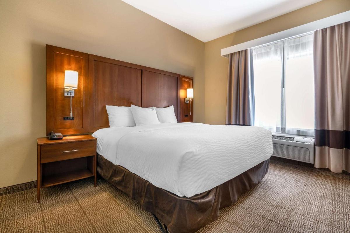 Comfort Suites Gallup East Route 66 and I-40 - Housity