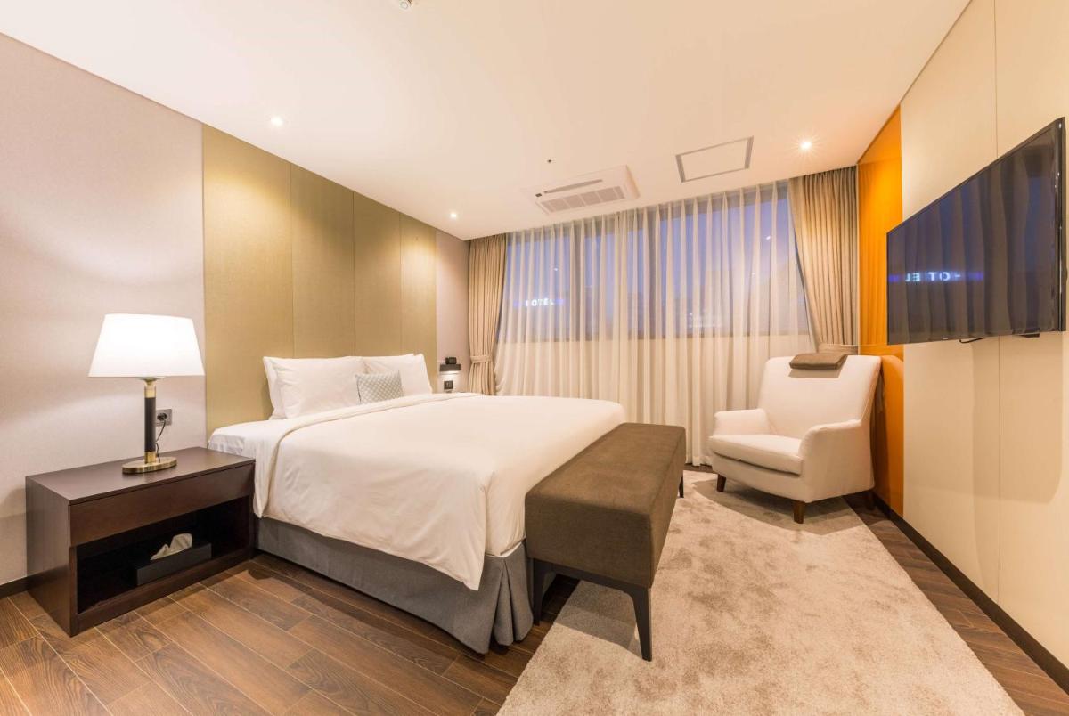 Howard Johnson by Wyndham Incheon Airport - Housity