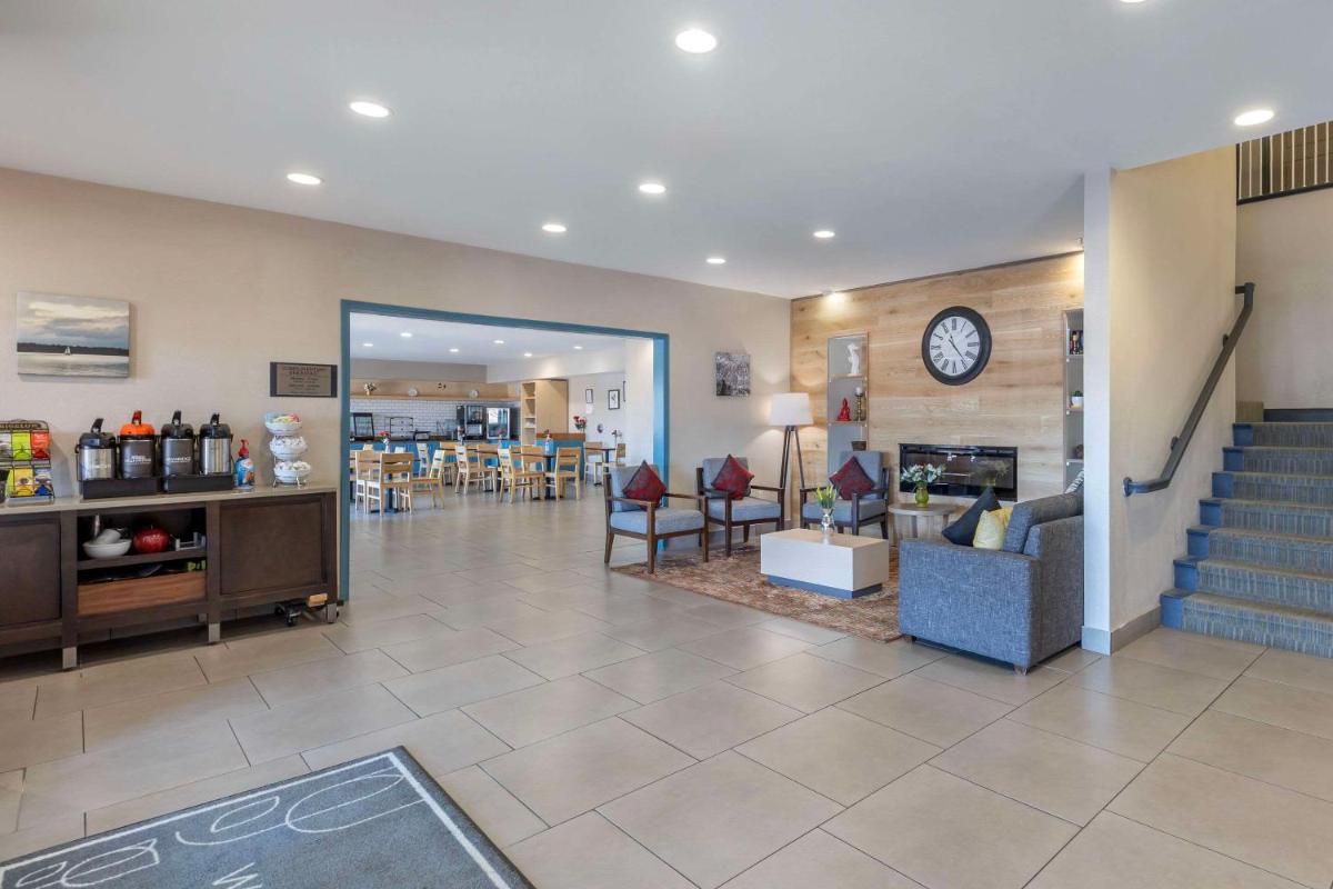 Country Inn & Suites by Radisson, St Peters, MO - Housity