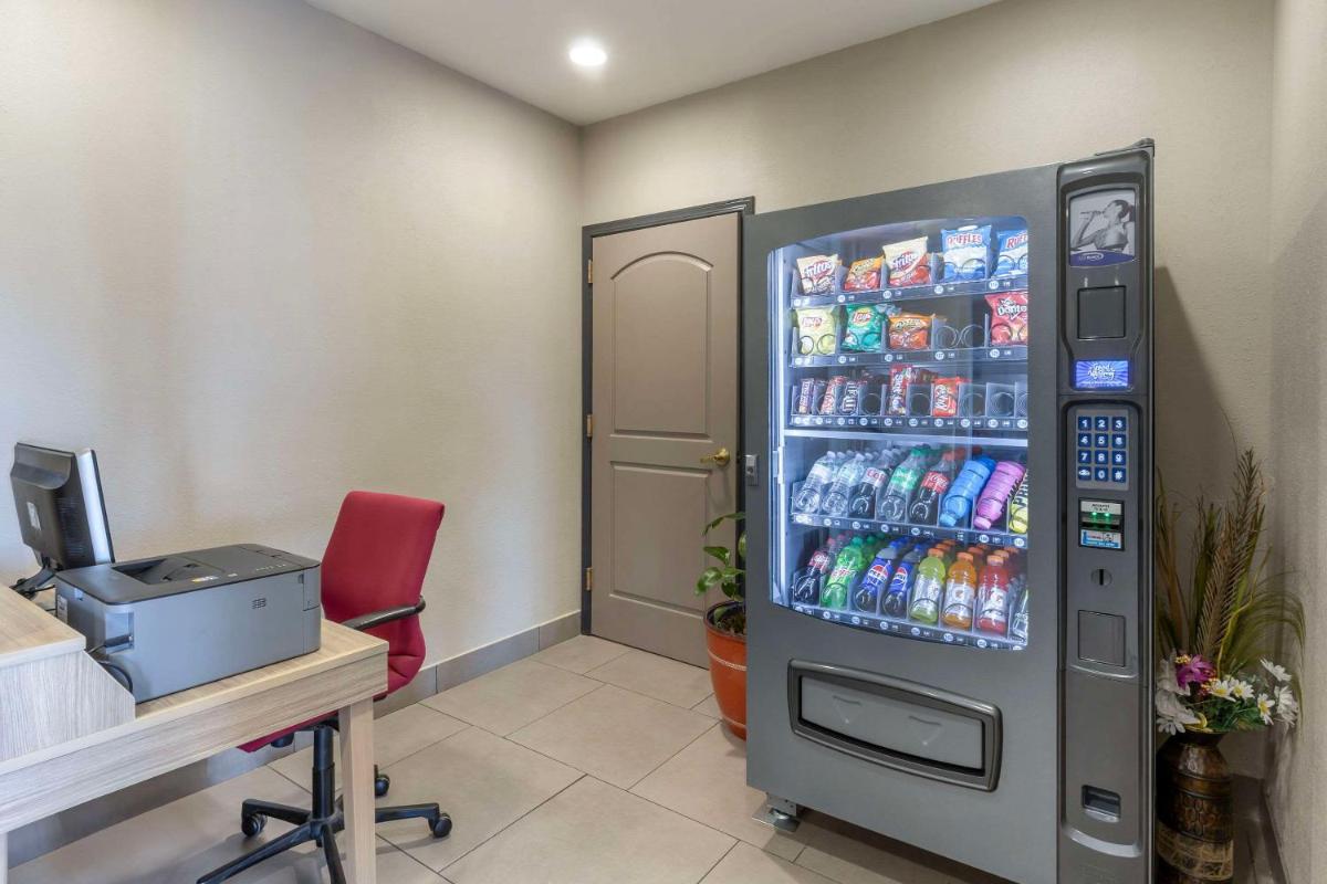 Country Inn & Suites by Radisson, St Peters, MO - Housity