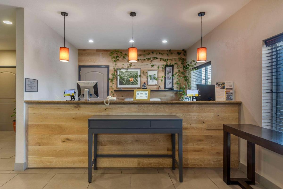 Country Inn & Suites by Radisson, St Peters, MO - Housity