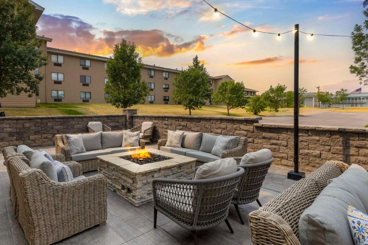 Comfort Inn & Suites Rapid City near Mt Rushmore - Housity