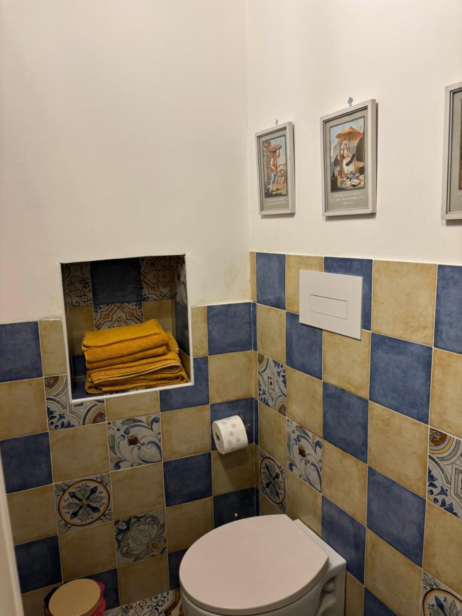 Zuccarella ''Zuccherino''nel cortile - Housity
