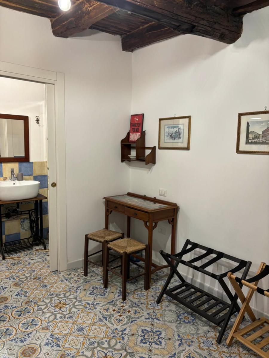 Zuccarella ''Zuccherino''nel cortile - Housity