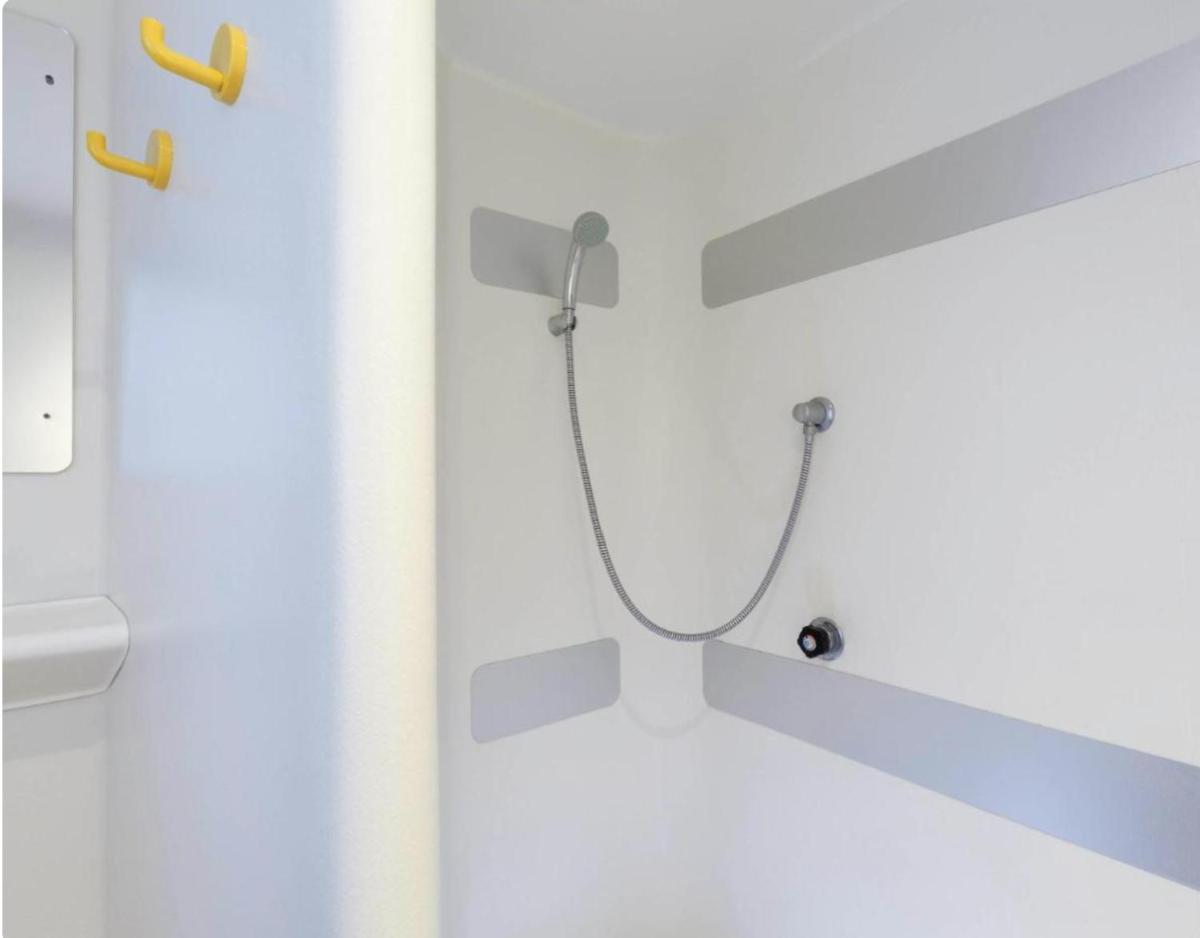 MELINESS Hotel - Housity