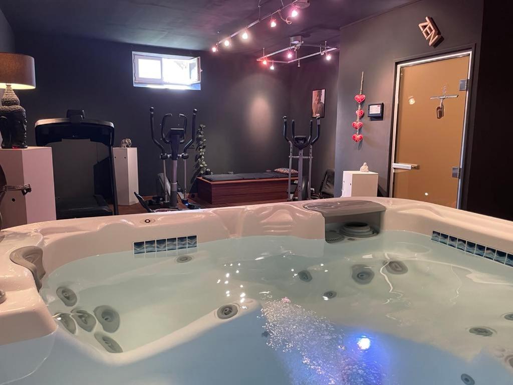 Gîte Les Grandes Maisons cœur forêt d'Orléans et Espace bien-être jacuzzi Hammam SPA - Housity