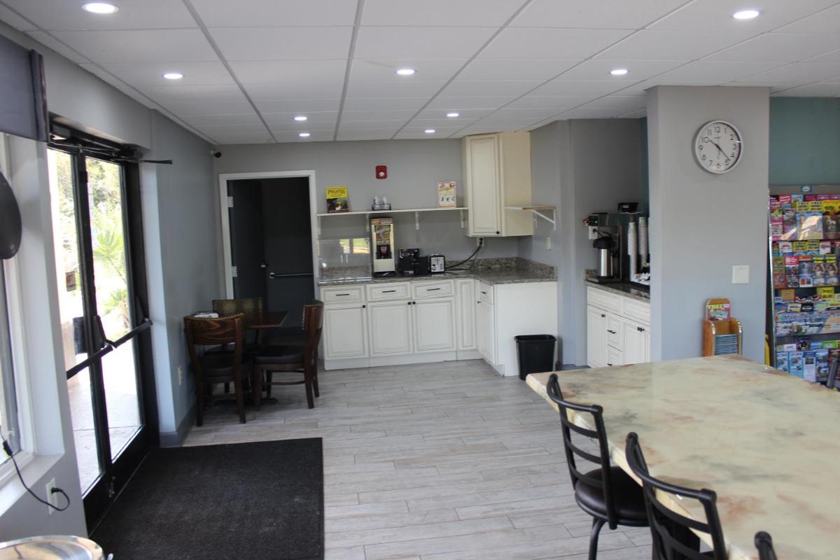 Riverfront Inn - Housity