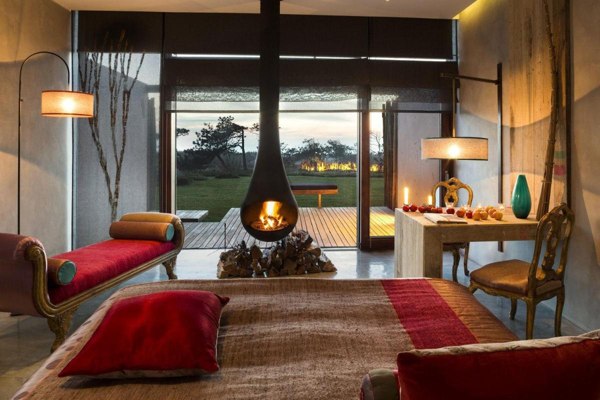 Uma área de estar em Areias do Seixo Hotel
