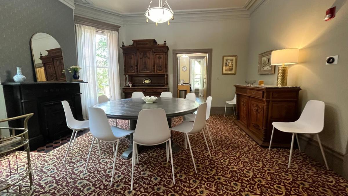 Stone Gables Inn - Housity