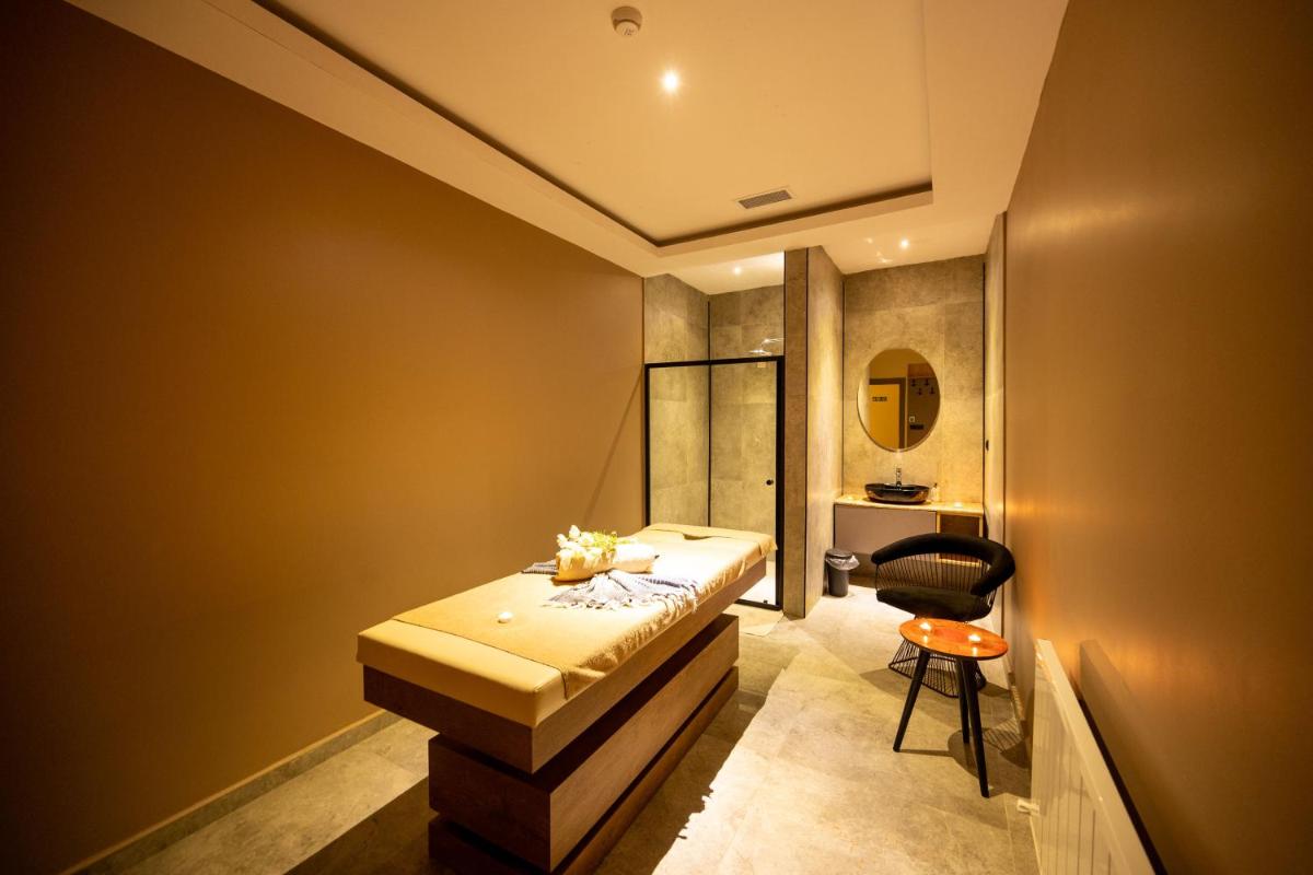 Vess Hotel - Housity