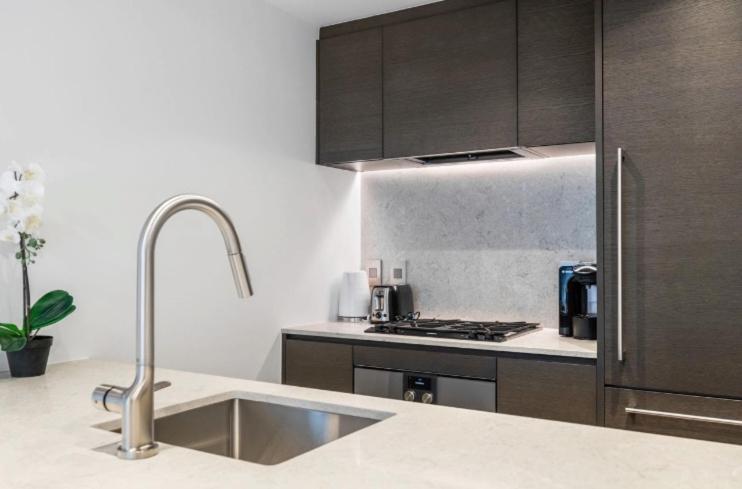 Chic & Modern Retreat the Heart of DT Vancouver - Housity