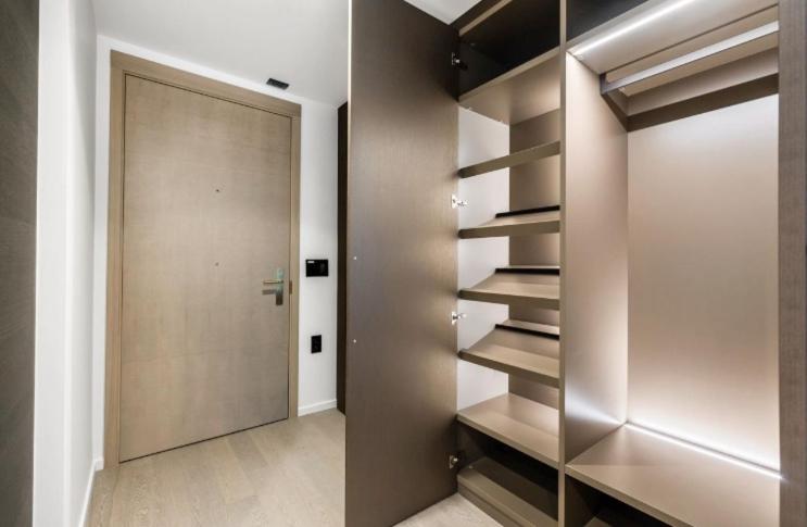 Chic & Modern Retreat the Heart of DT Vancouver - Housity