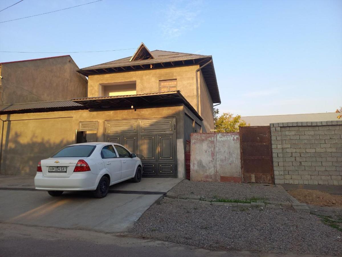 Uzbek traditional family - Housity